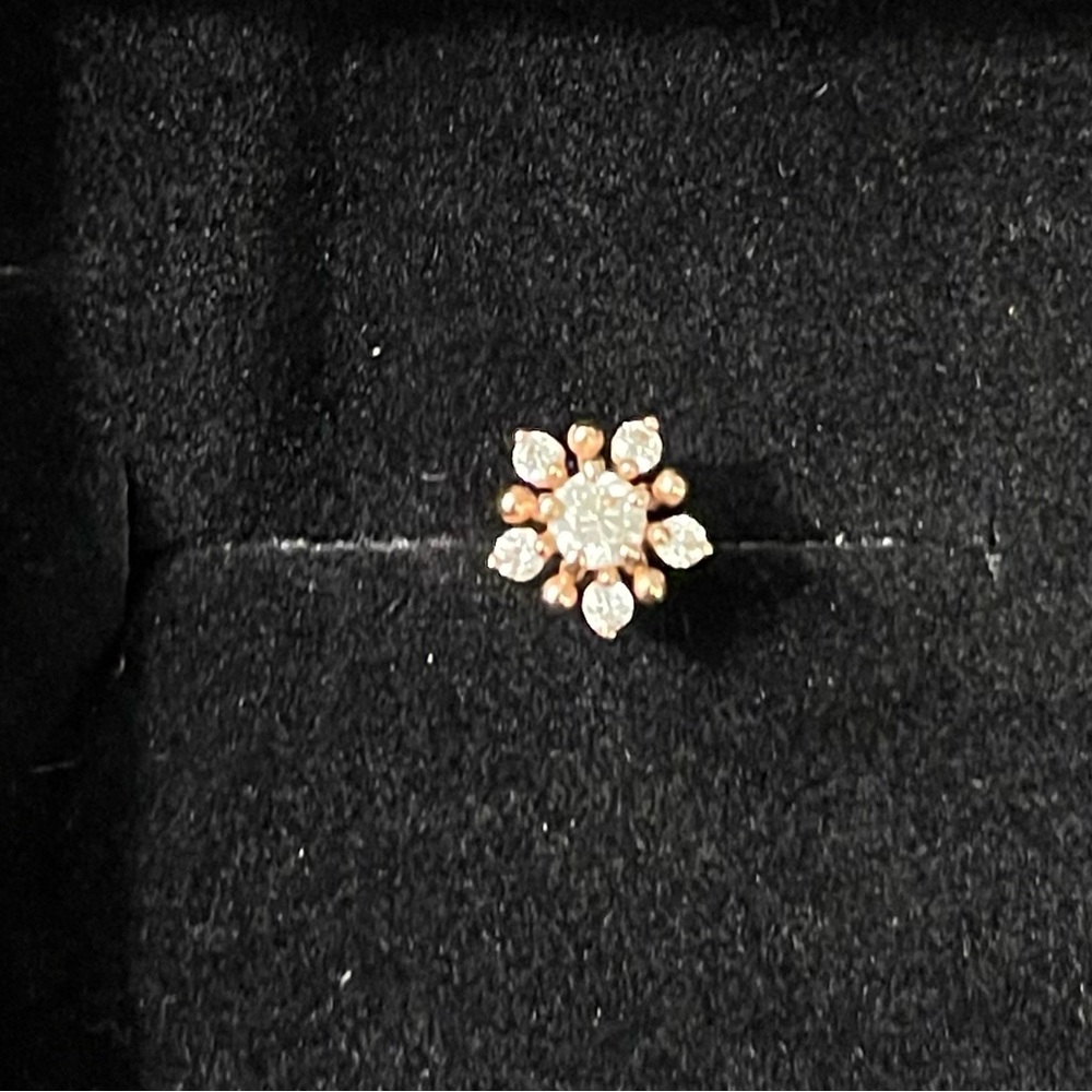 14k Rose gold and cubic zirconia snowflake ❄️ earring - Picture 5 of 7